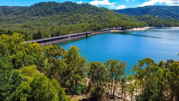 Fishing Lake Tinaroo